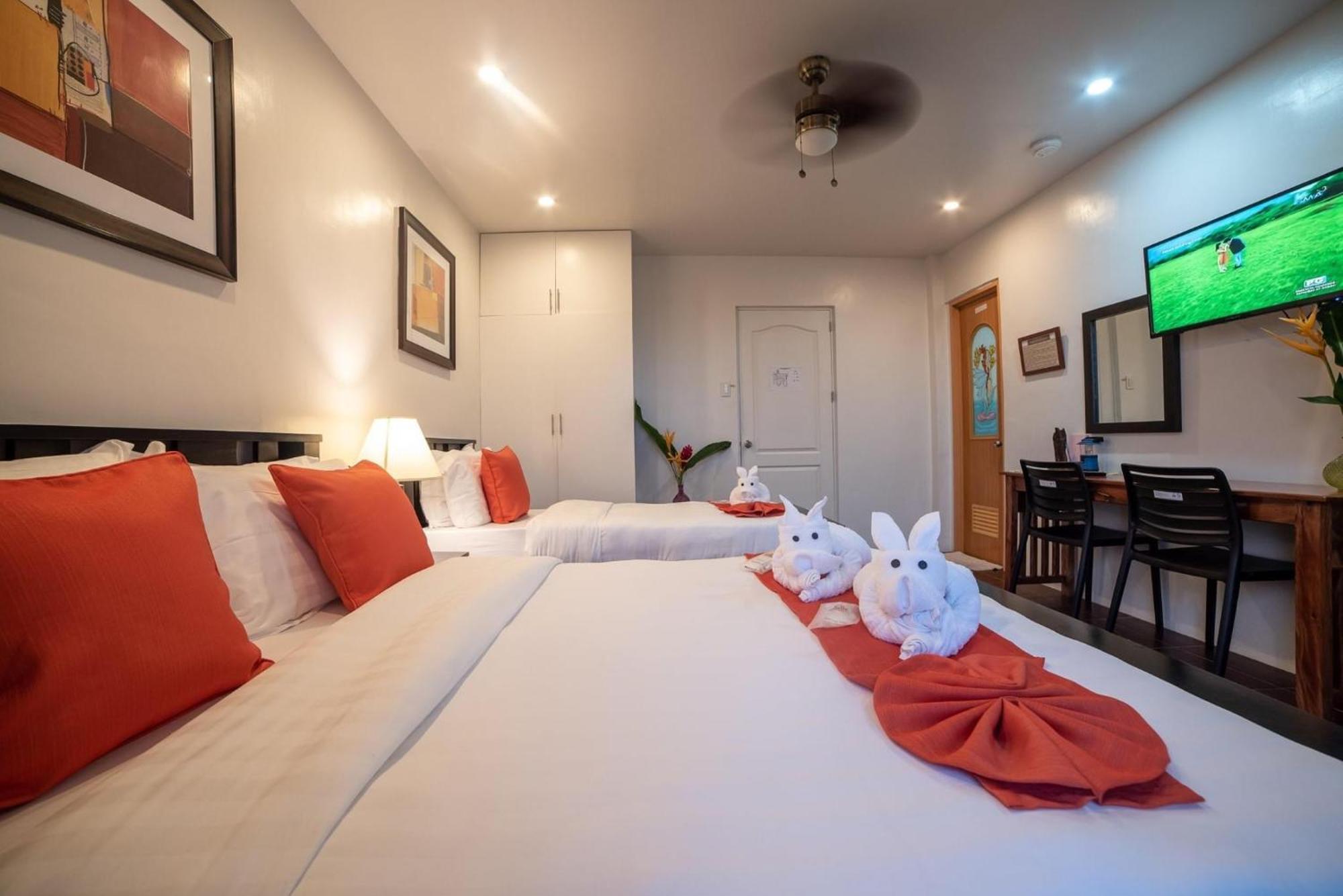Amboy Hometel Basco Bagian luar foto